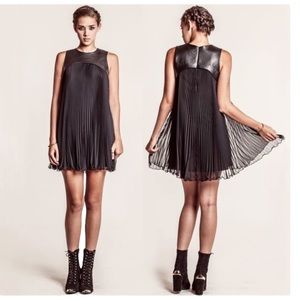 Kymerah Barbarella lamb skin chiffon pleated a line sleeveless dress black sz 4